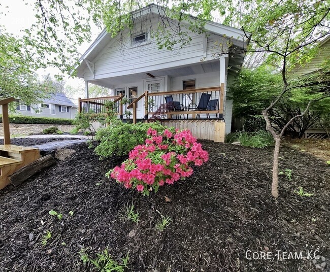 Building Photo - Single Family Home in West Plaza