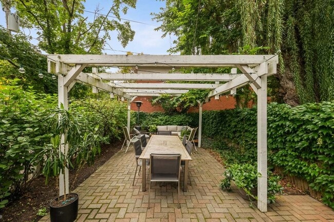 Photo - 930 Harvard Ct