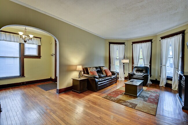 Photo - 1612 Pleasant St