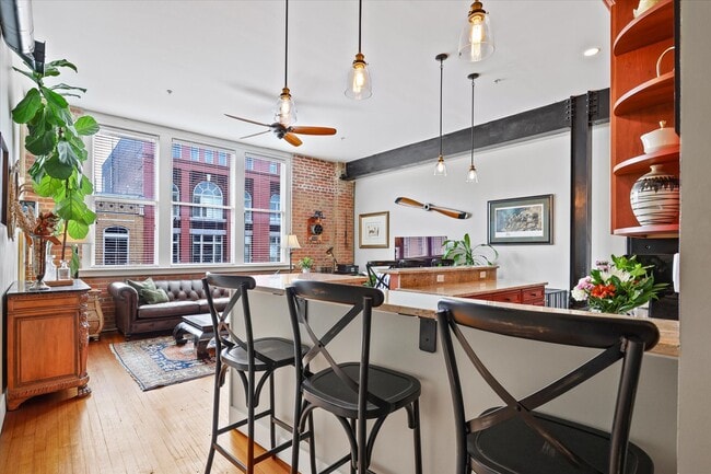 Building Photo - 122 W Broughton St Unit 206 Rental