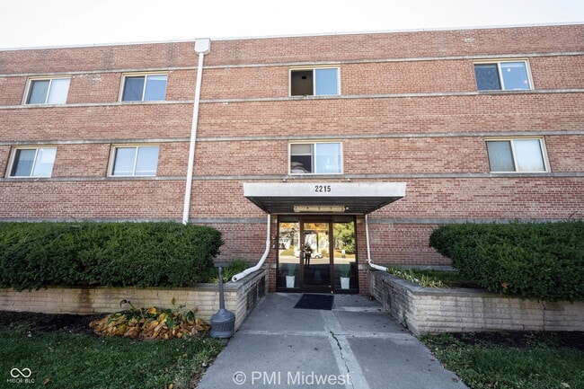 Photo - 2215 E 56th St Unit 23