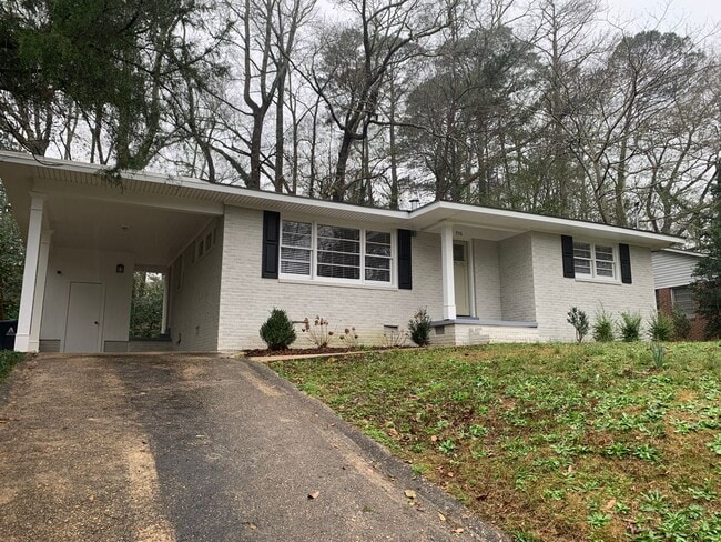 Building Photo - Precious updated centrally located home in Auburn