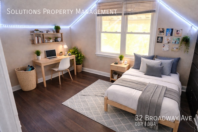 Photo - **Rooms Available Less Than 1 Block From Campus**