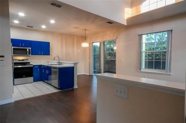 Photo - 704 Monroe Cir