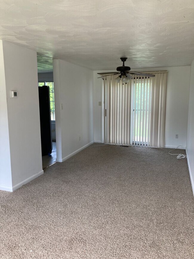 Cozy 3 Bedroom, 1.5 Bathroom Split Level H... Rental For Rent in