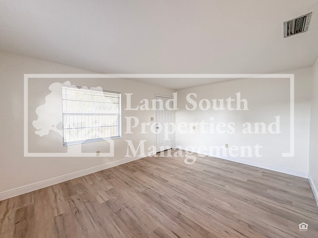 Photo - 518 W Belmar St