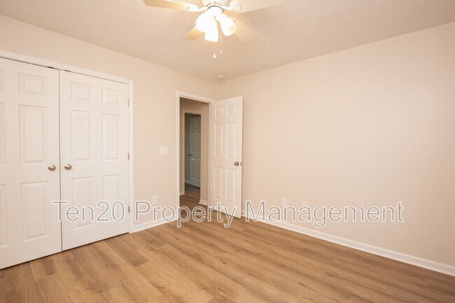 Photo - 6823 Live Oaks Dr