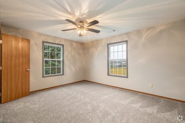 2BR, 2BA - 1,100SF - Bedroom