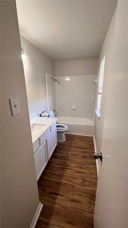 Photo - 2865 Southampton Way