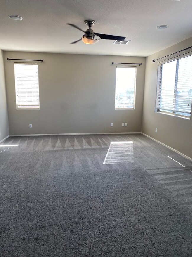 18686 E Mockingbird Dr