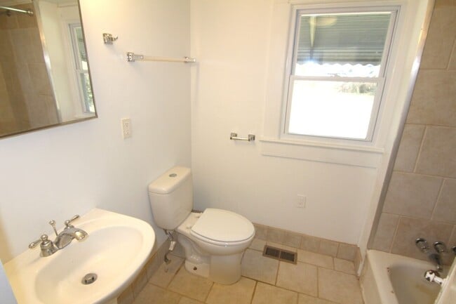 Photo - 512 W 8th St