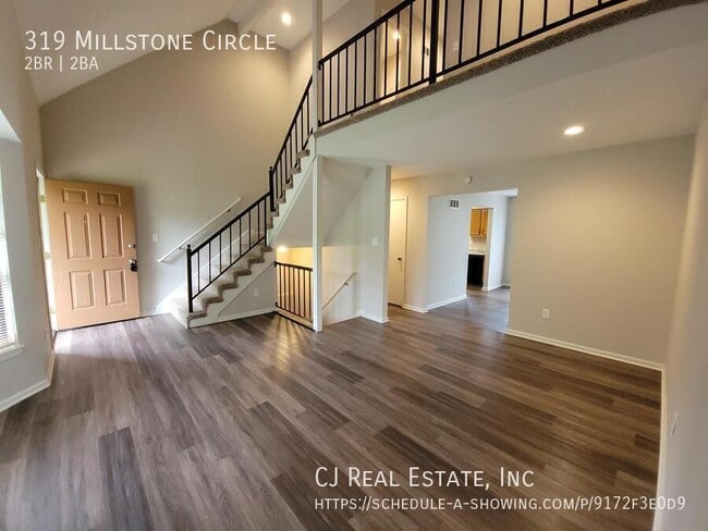 Photo - 319 NW Millstone Cir