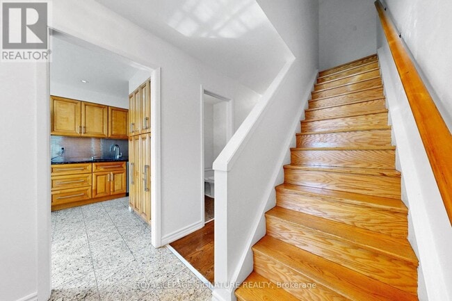 Photo - 551 Steeles Ave W