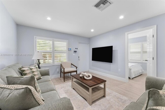 Photo - 230 SW 12th Ave