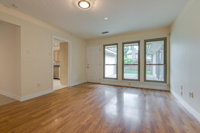 Comedor u Oficina - 2000 Geneva Dr