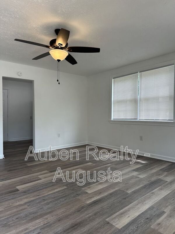 Photo - 461 Monetta St S E
