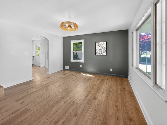 Photo - 101 Elinor Ave