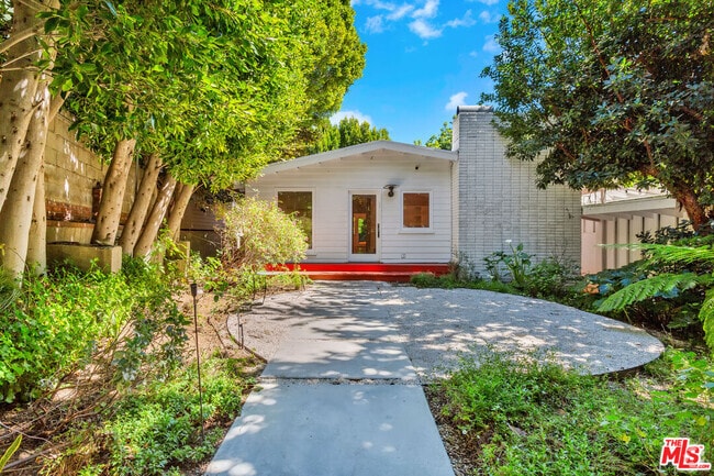 Building Photo - 1542 Marmont Ave Rental