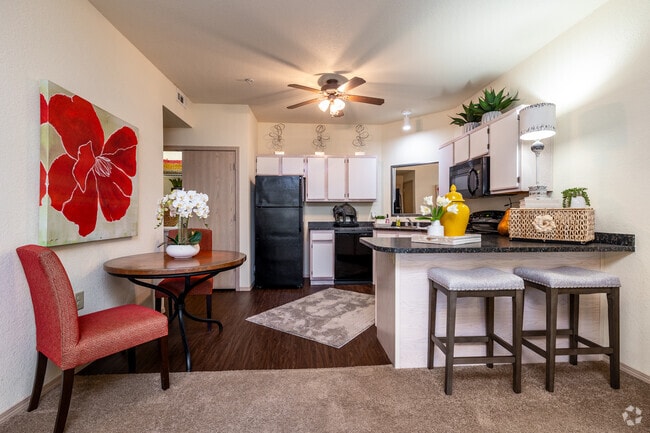 2BR, 2BA - 1,093SF -- Kitchen & Dining Room - The Lakes at Hurricane Creek