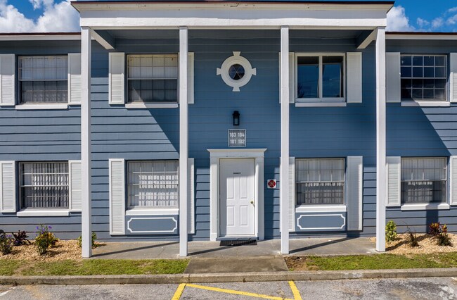Manatee Bay Apartments
