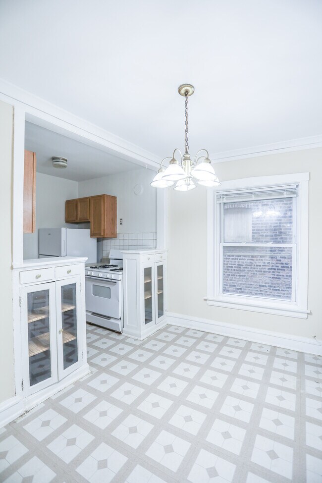 4055 W Melrose St Unit 2N
