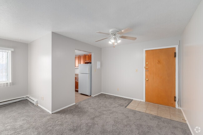 2BR, 1BA - 780SF - Dining Room - Crest Apartments