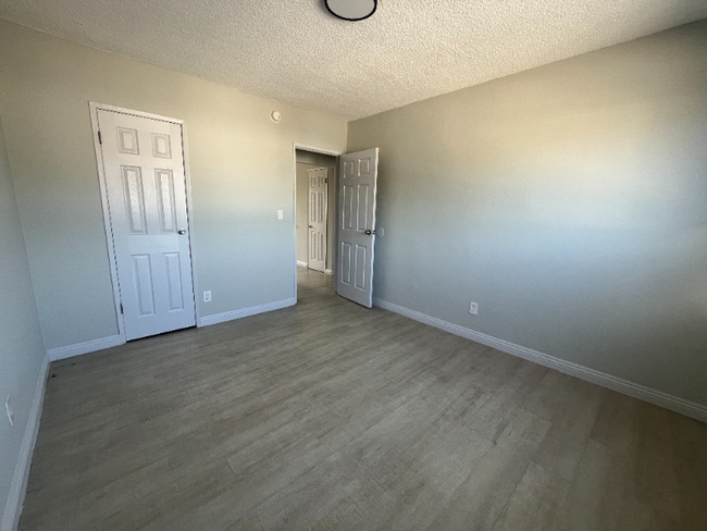 Photo - 609 W 94th St Unidad 19