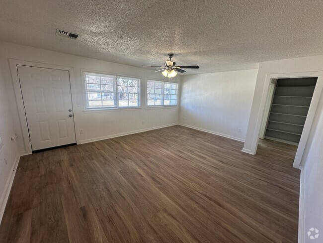 Building Photo - 1008 S 14th St Rental