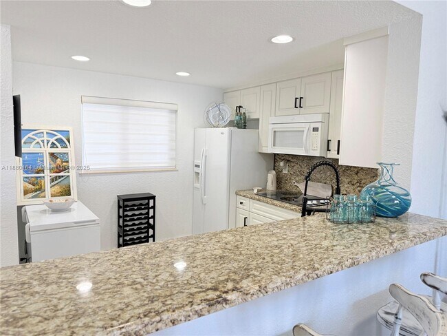 Photo - 4000 NE 170th St Unidad 402