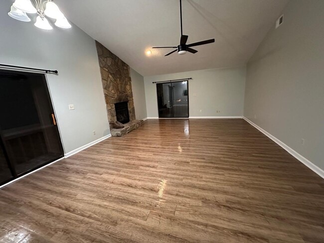 Photo - Charming 2 Bed/2 Bath Condo - Mallard Head Subdivision - Spacious Deck - Fireplace - Community Pool