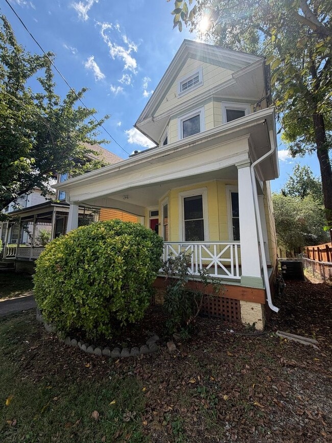 606 Elm Ave