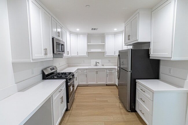 Photo - 3672 W Imperial Hwy Unit 404