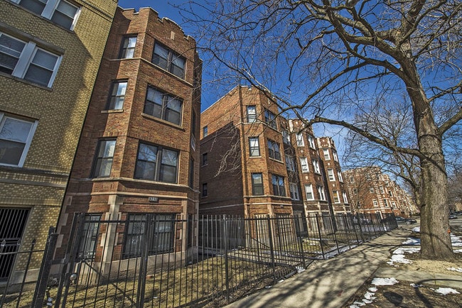 8208 S Drexel
