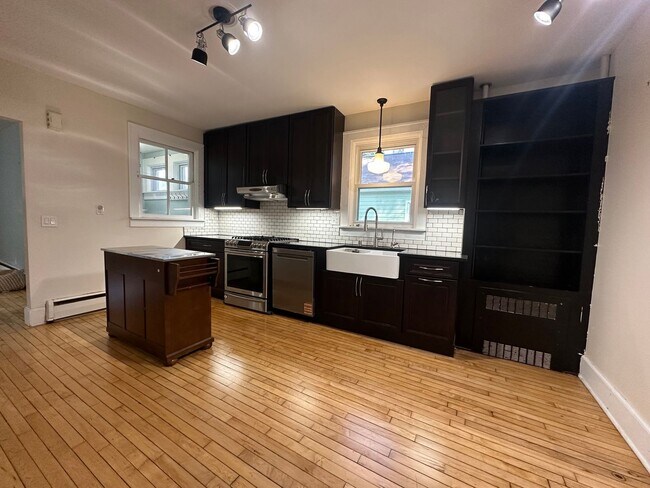 Photo - 959 Lawrence St