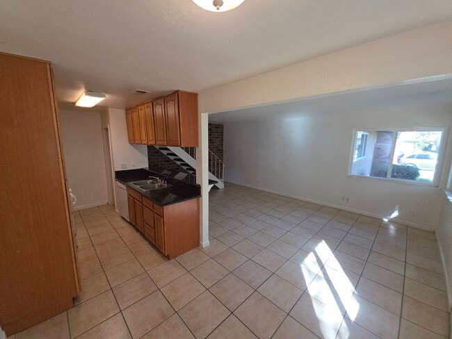 Photo - Charming 2BR/1BA Townhouse in Auburn - Available Now! Unidad 2