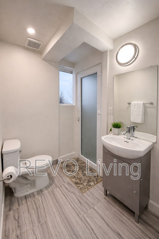 Photo - 7800 Lundy's Ln