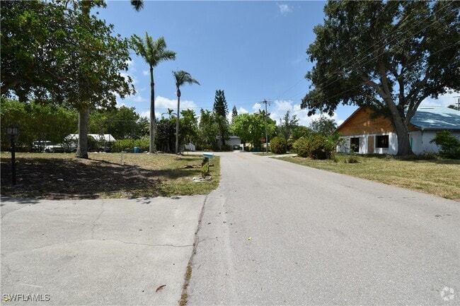 Building Photo - 3461 Lakeview Dr Rental