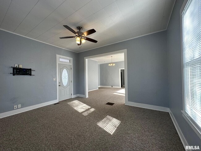 Photo - 146 N State St