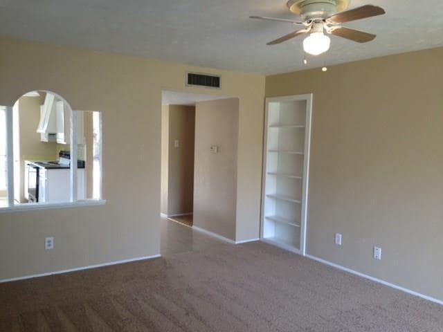 Building Photo - 5041 Amhurst Ln Rental