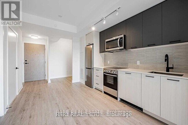 Photo - 2300 St Clair Ave W Unité 415