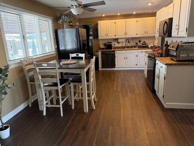 Photo - 5212 Melvina St
