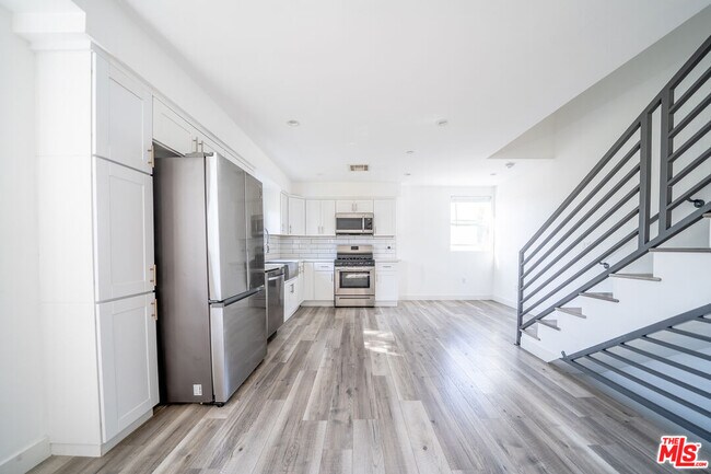 Photo - 5746 Elmer Ave Unidad 5748