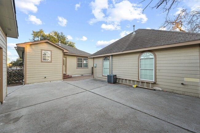 Photo - 1615 Airline Dr