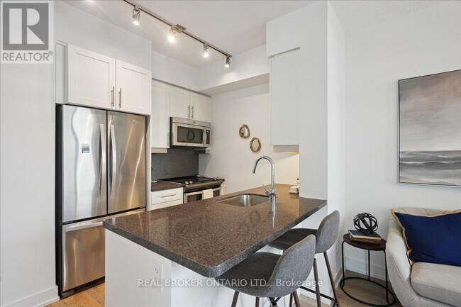 Photo - 525 Adelaide St W Unit 215