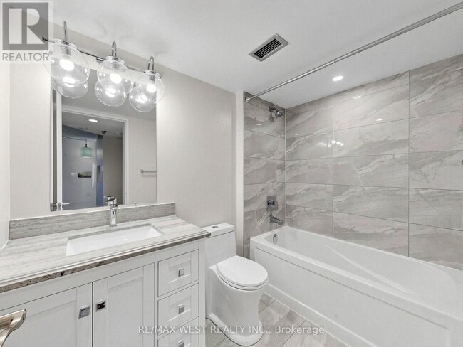 Photo - 725 King St W Unité 211