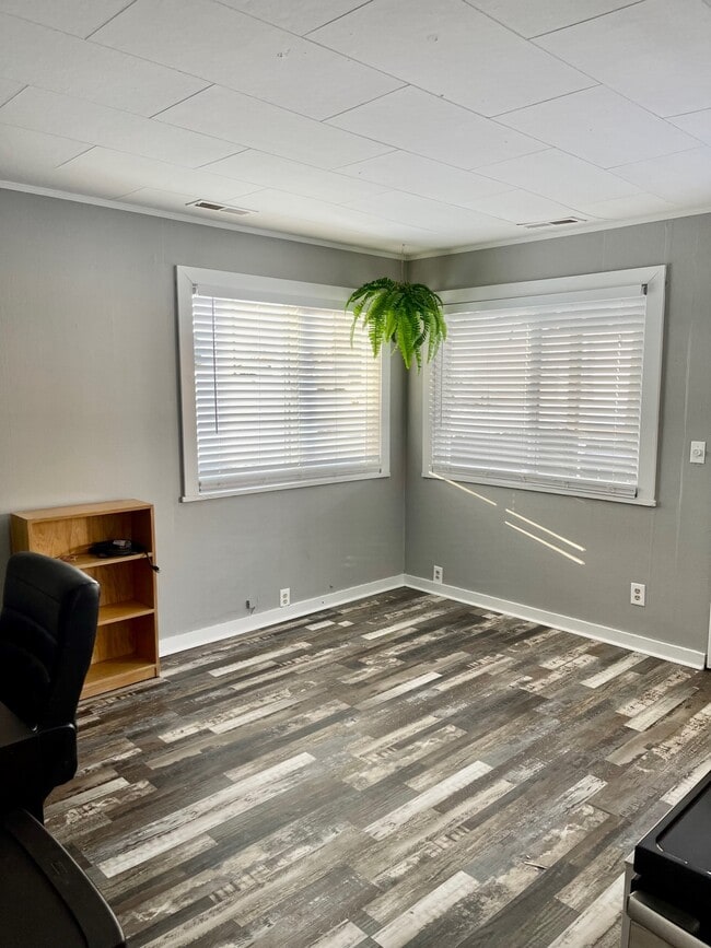 Photo - 11 10th St NW
