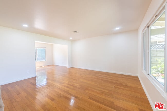 Photo - 8324 Beckford Ave