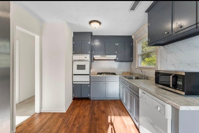 Photo - 2302 Norfolk St