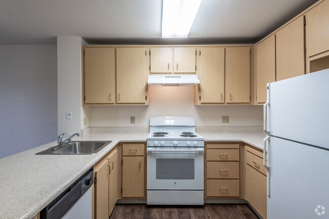 2BR / 1 BA – 804 SF
