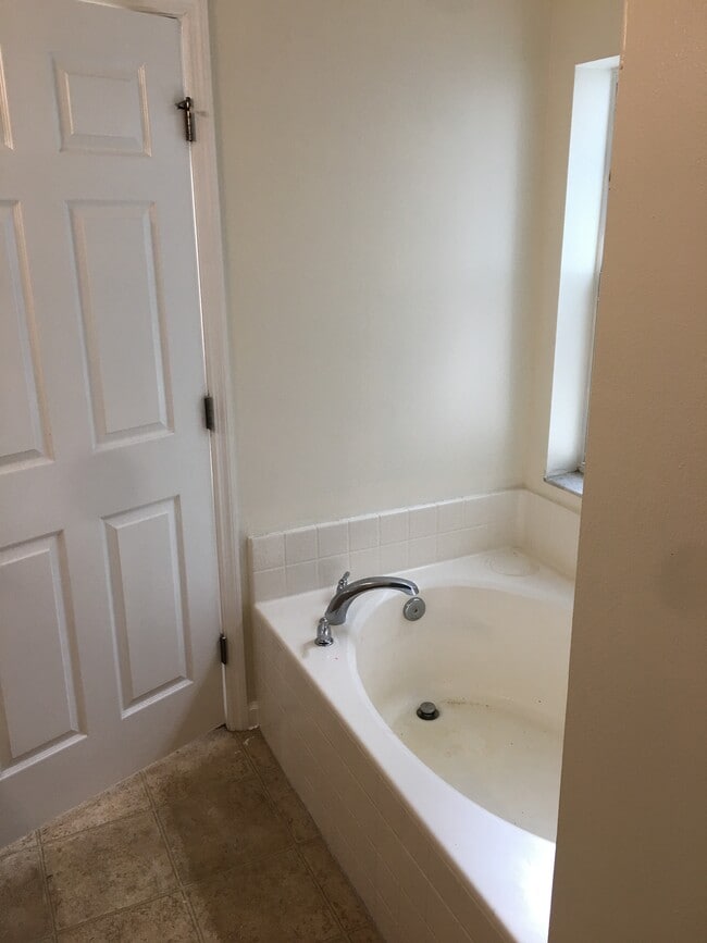 Photo - 123 Carmelite Ave NW